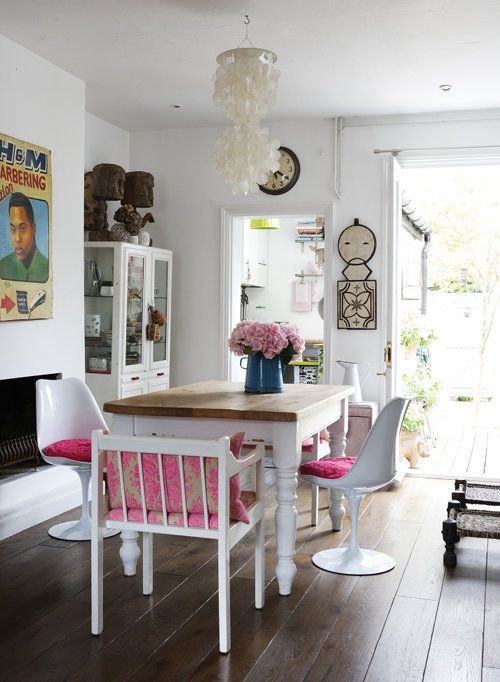 Comedor en blanco y rosa