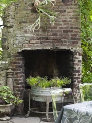 Chimenea en el jardín