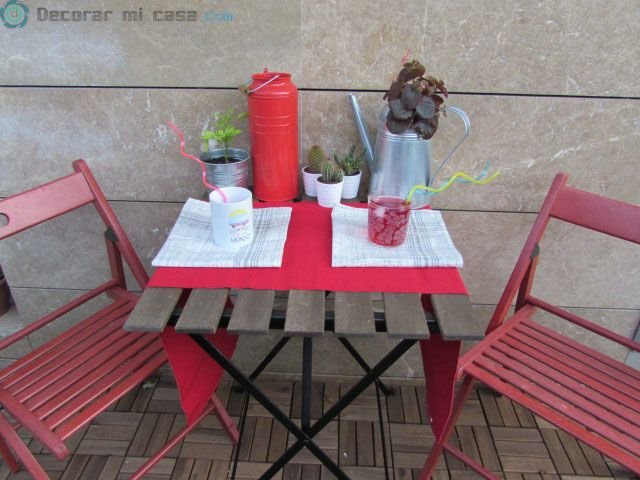 Mesa decorada para el verano