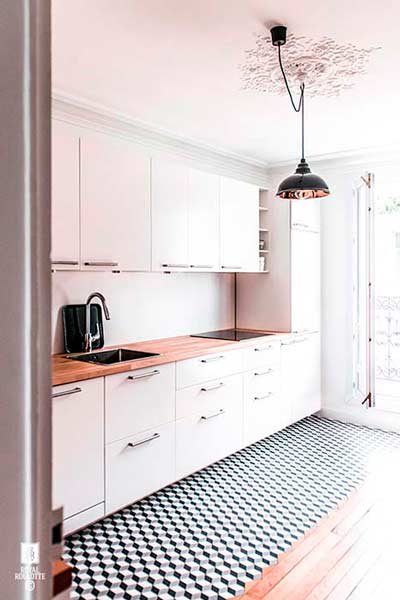 Decorar la cocina con blanco y madera