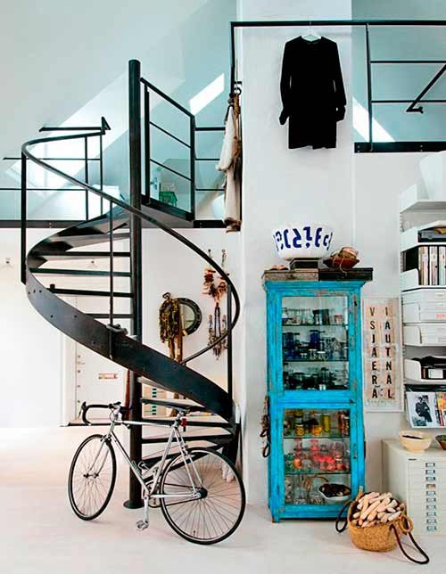Escalera de caracol de estilo industrial Decorar con escaleras de caracol
