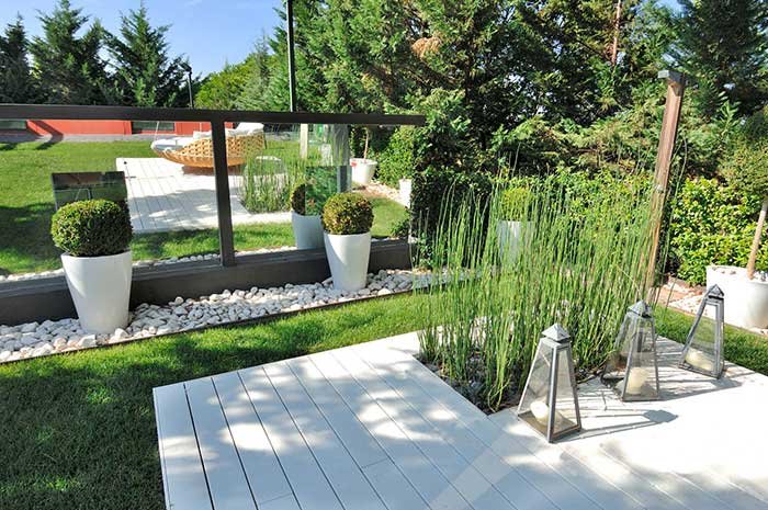 Decorando el jardín con plantas