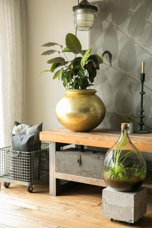 Decorar con dorado y plantas