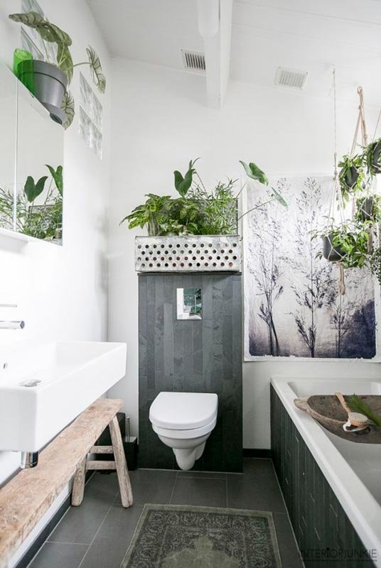 Decorar el cuarto de baño en verde con plantas