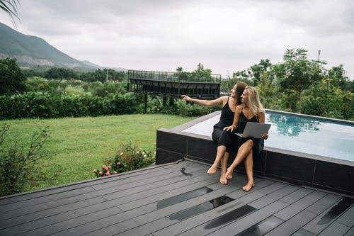 Jardines con piscina
