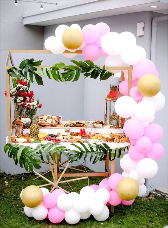 Decoración de fiesta en la piscina