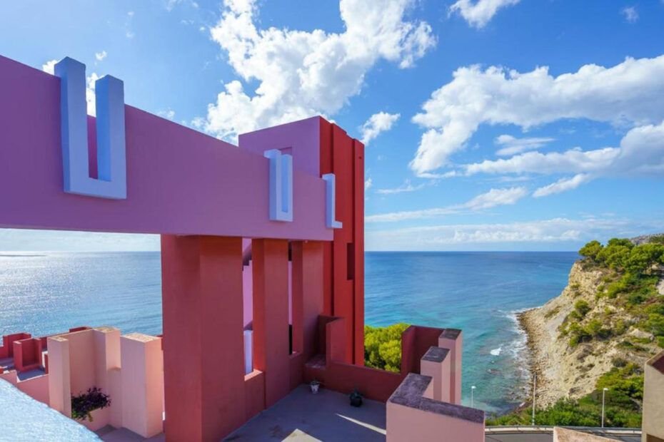La Muralla Roja Ricardo Bofill